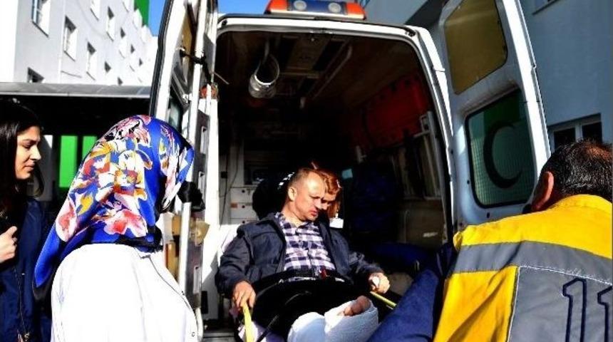 Veli, Okul M&uuml;d&uuml;r&uuml;n&uuml; Hastanelik Etti