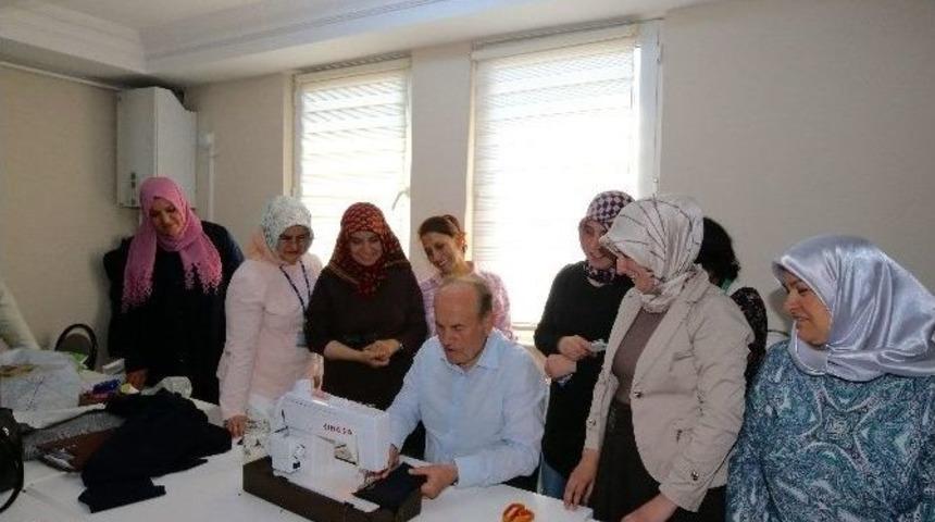 Başkan Topbaş İsmek Kursunda Dikiş Dikti
