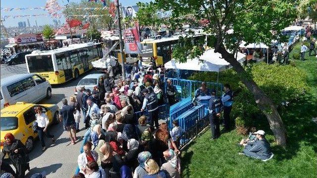 Üsküdar’da Mor Salkım Erguvan Ve Mimoza Şenliği