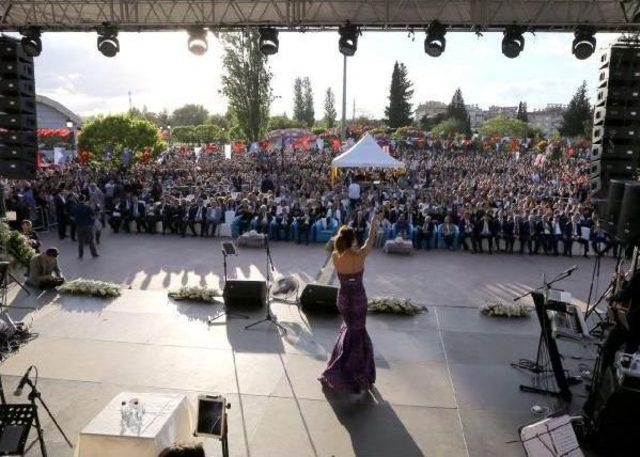 Funda Arar, Gaziantep'teki Hıdırellez Şenliklerinde Konser Verdi
