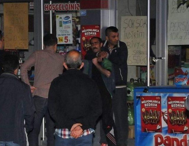 Gaziantep’te Sokak Ortasında Boynuna Bıçak Dayayıp Rehin Aldı