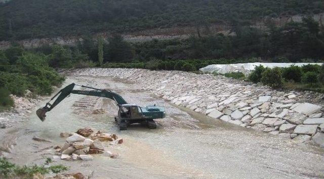 Dsi İl&ccedil;elerde Dere Islah &Ccedil;alışmalarına Devam Ediyor 1
