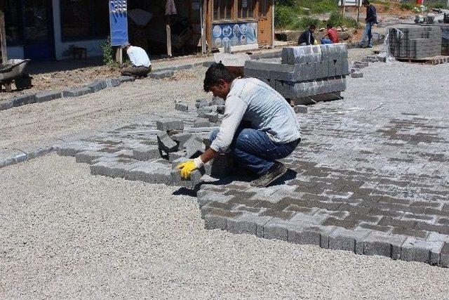 Akçakoca Sapak Mevkinde Kilit Parke Çalışmaları Başladı