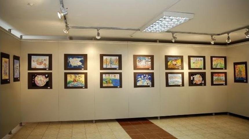 K&uuml;&ccedil;&uuml;k&ccedil;ekmece&rsquo;de &ldquo;bırakın Renkler U&ccedil;uşsun&rdquo; Sergisi