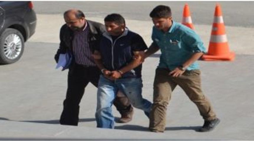 &Ccedil;oban, Tartıştığı S&uuml;r&uuml;c&uuml;y&uuml; İş Yeri &Ouml;n&uuml;nde Bı&ccedil;akladı