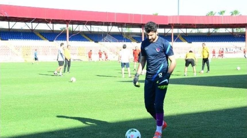 (&ouml;zel Haber) Mersin İdmanyurdu&rsquo;nun Gen&ccedil; Kalecisi Başarısının Sırrını Anlattı
