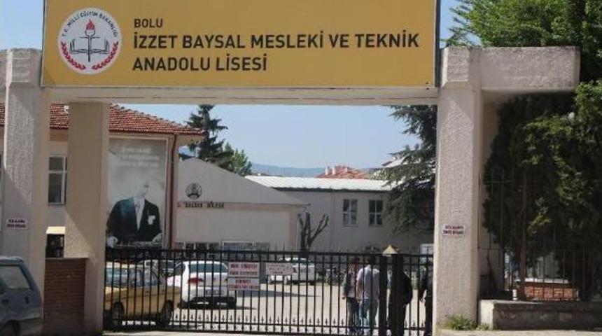 Lise &Ouml;ğrencisi Kavga Ettiği 2 &Ouml;ğrenciyi Bı&ccedil;akladı