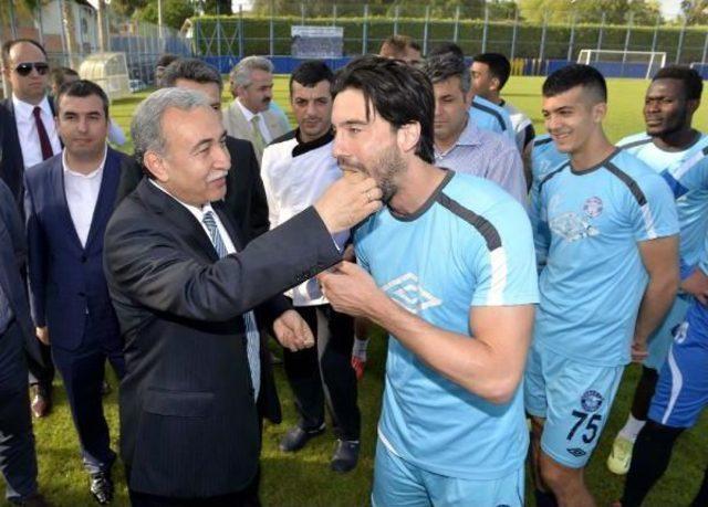 Adana Demirspor'a Tatlılı Moral Ziyareti