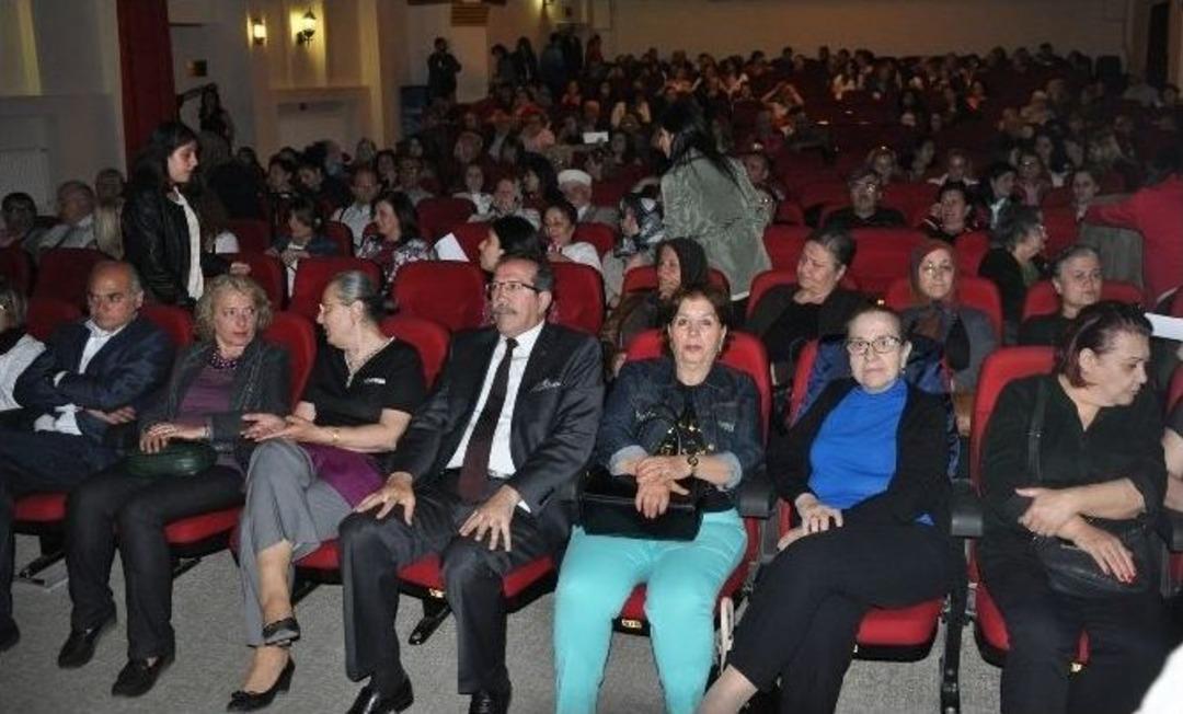 Anneler Bu Defa Yunus Emre İ&ccedil;in Sahnede