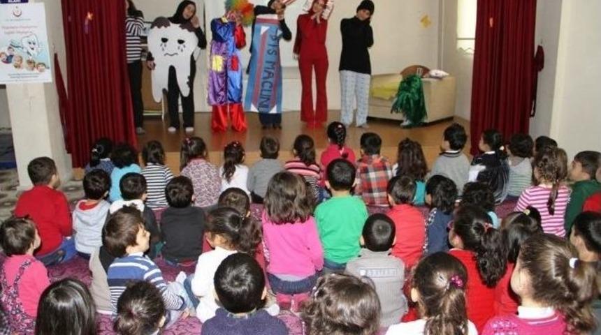 Miniklere Flor&uuml;rl&uuml; Vernik Uygulaması