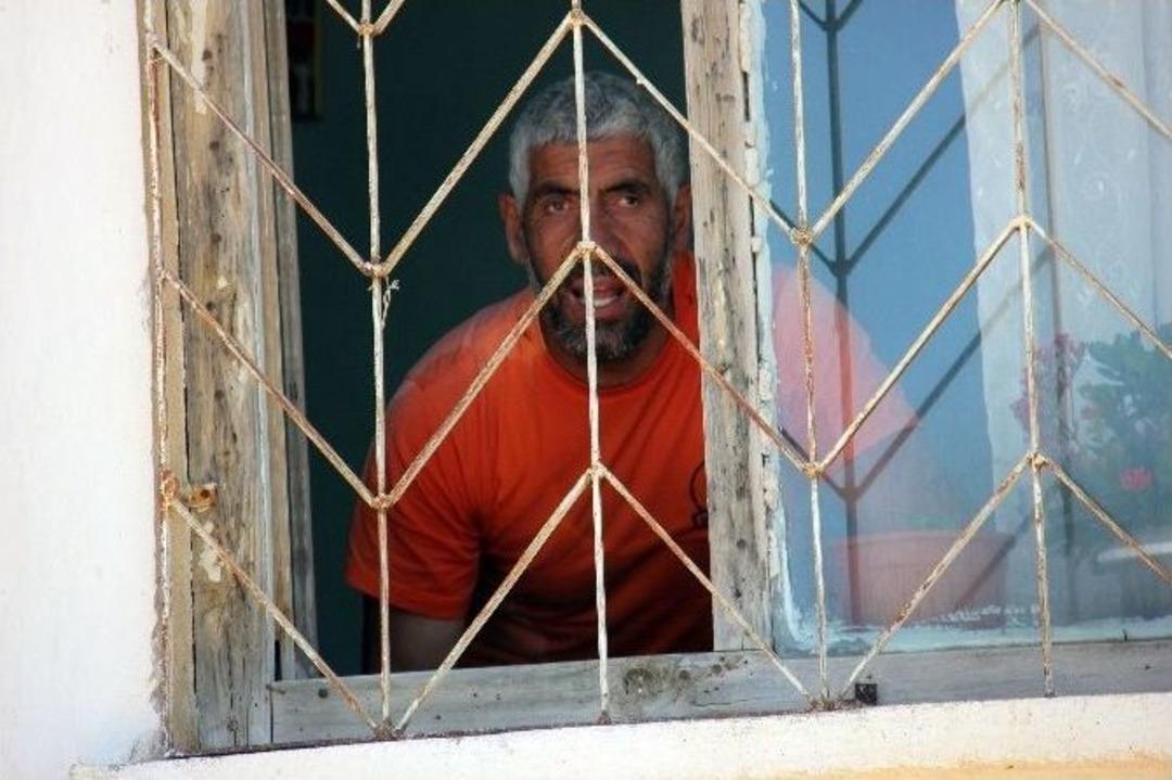 Ev Yapılmayınca Benzin D&ouml;k&uuml;p Kendisini Yakmak İstedi