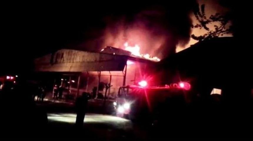 Marketin Depo Kısmında &Ccedil;ıkan Yangın S&ouml;nd&uuml;r&uuml;ld&uuml;