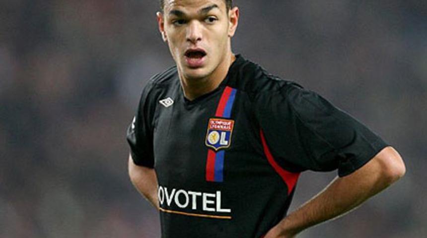 Bar&ccedil;alı yıldız ma&ccedil; yolunda Kuran okuyor