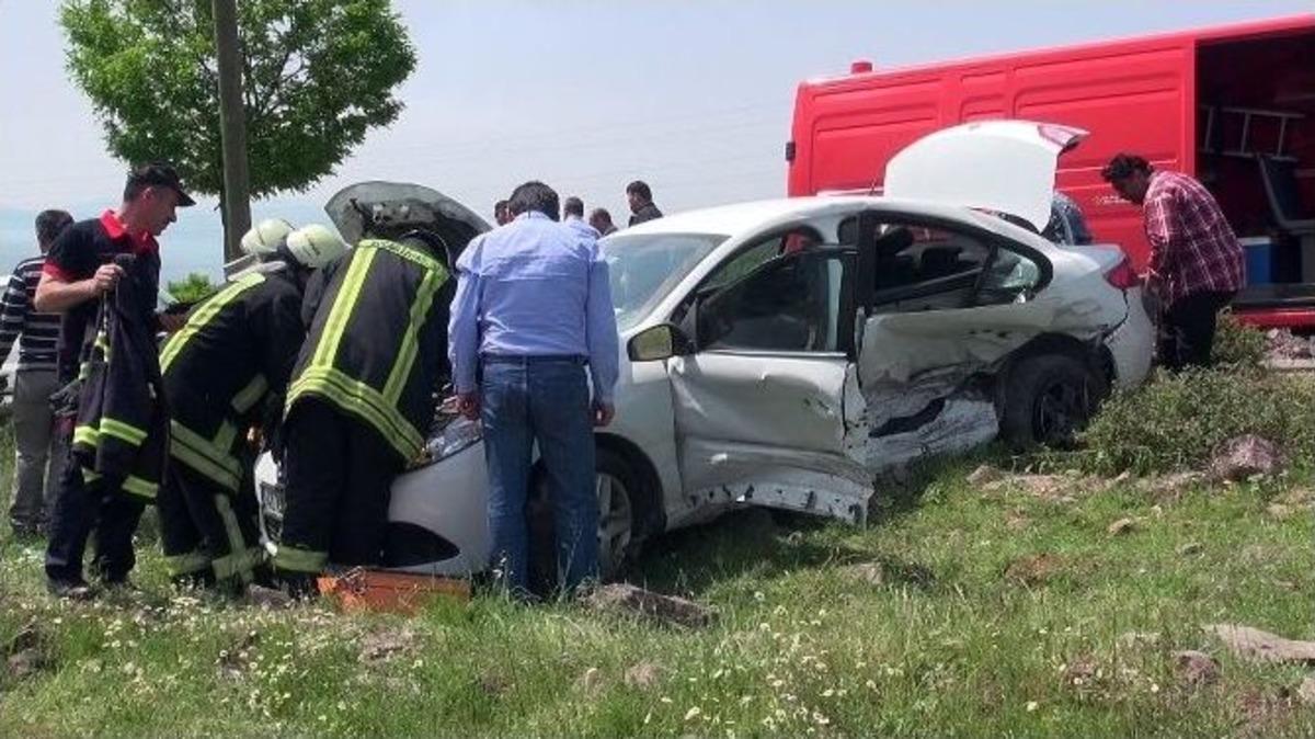 K&ouml;rfez Belediye Başkan Yardımcısı Trafik Kazası Ge&ccedil;irdi