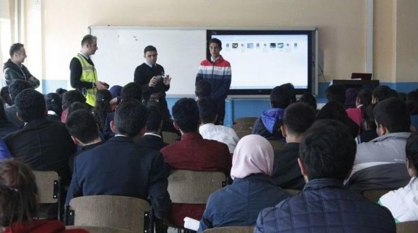 Sarıkamış&rsquo;ta Karayolları G&uuml;venliği Ve Trafik Haftası