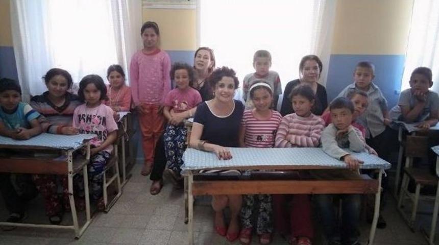 Kadın &Ouml;ğretmenlerden 14 &Ouml;ğrencili Tek &Ouml;ğretmenli K&ouml;y Okuluna Ziyaret