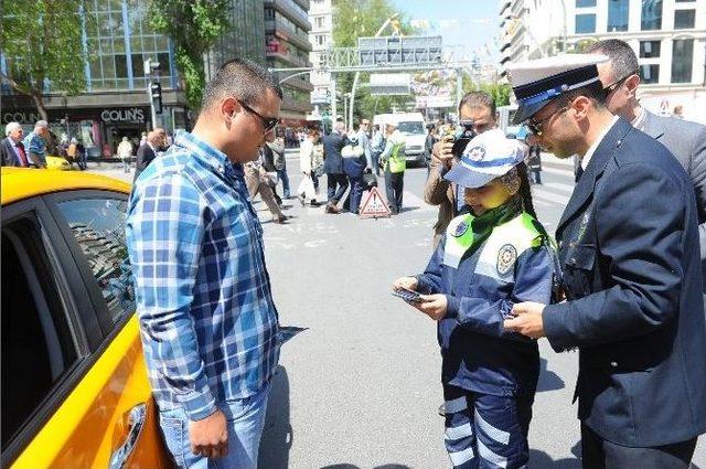 Çocuk Meclisi’nin Minik Trafikçileri Denetim Yaptı