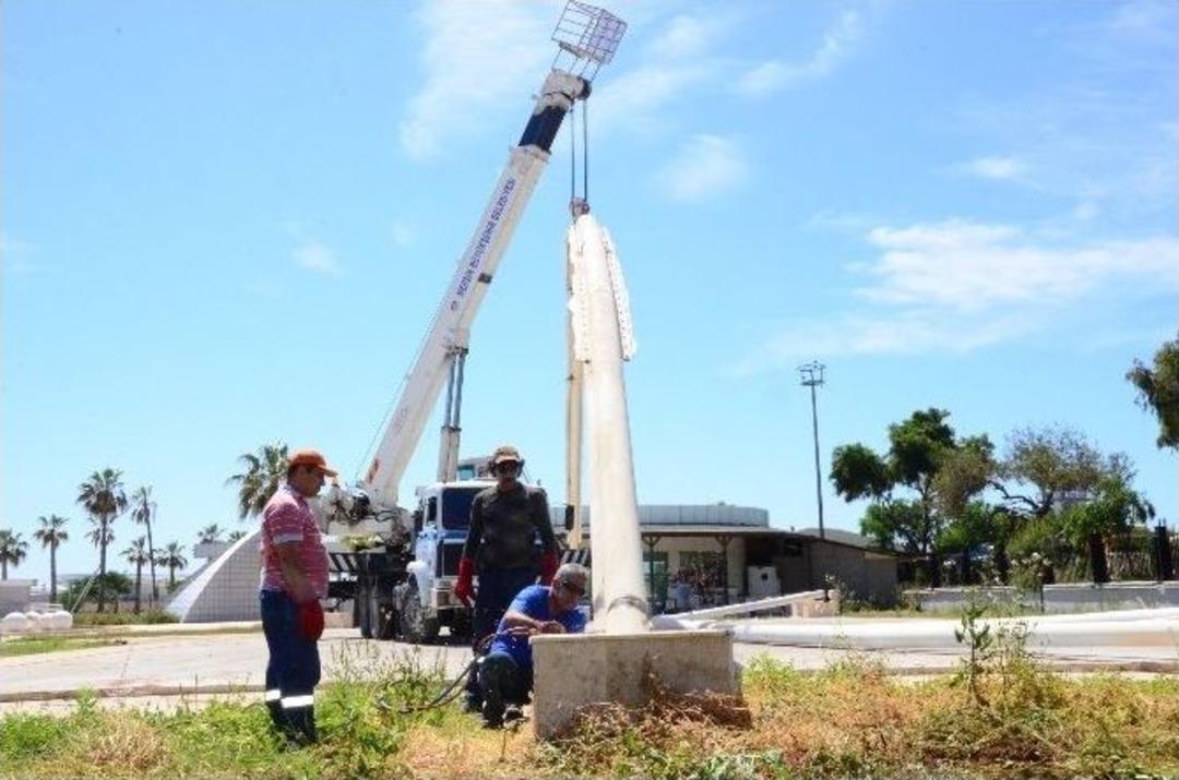 34 Milyon Lira Harcanan Deniz Park&rsquo;ın Yıkımı S&uuml;r&uuml;yor