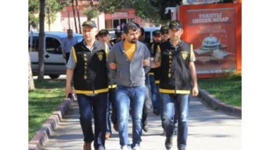 1.5 Kilo Altın Ile 24 Bin Lira Dolandıran 5 Kişi Tutuklandı