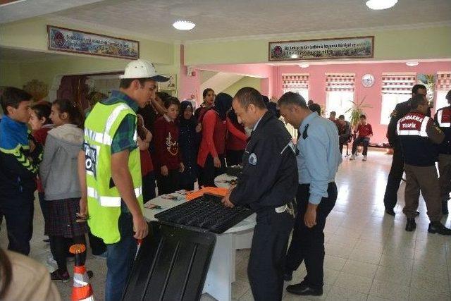 Çay’da “karayolu Güvenliği Ve Trafik Haftası” Kutlaması Yapıldı