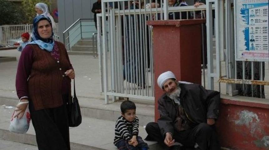 Vatandaşlar Şehir Merkezini Mesken Edinen Dilencilerden Şikayet&ccedil;i