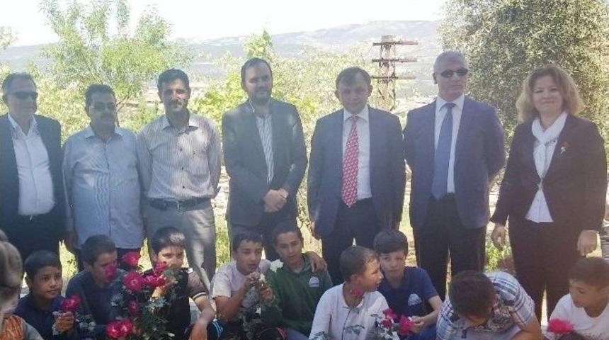 Karacasulu &Ouml;ğrenciler, Camiyi G&uuml;llerle Donattı