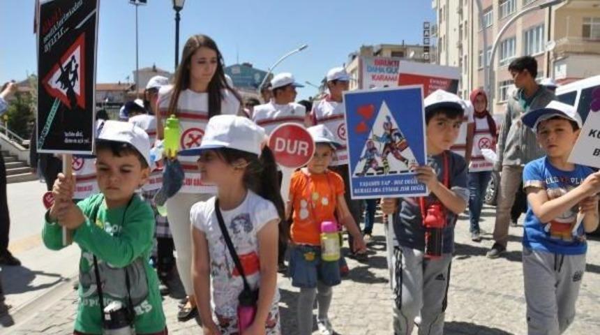 Karaman'da 'trafikte Saygı Y&uuml;r&uuml;y&uuml;ş&uuml;'