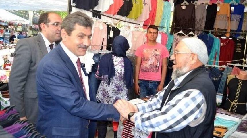 Sanat&ccedil;ı H&uuml;seyin Kağıt S&ouml;yledi, Milletvekili Halil &Uuml;r&uuml;n Oynadı