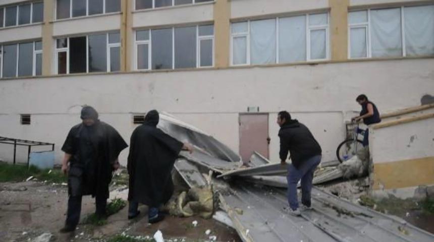 Şiddetli Fırtına Edirne&rsquo;Yi Fel&ccedil; Etti