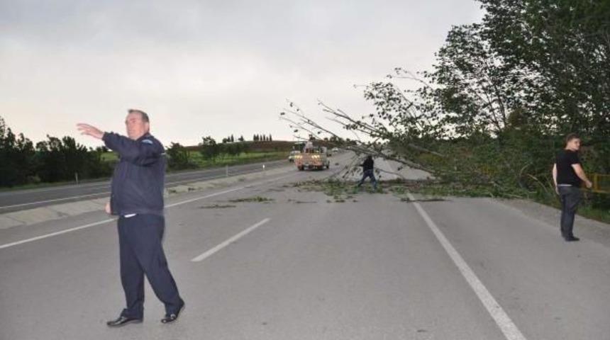 Şiddetli Fırtına Edirne&rsquo;Yi Fel&ccedil; Etti (3)