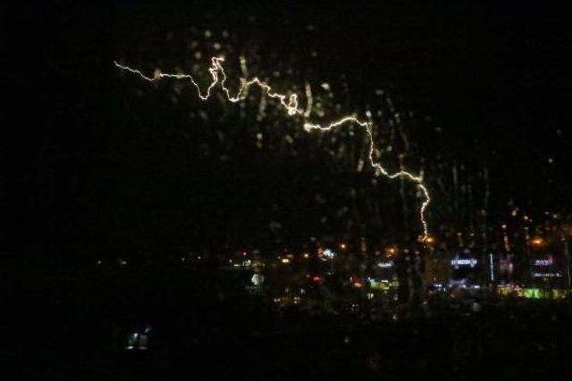 İstanbul da Şiddetli Sağanak... 1