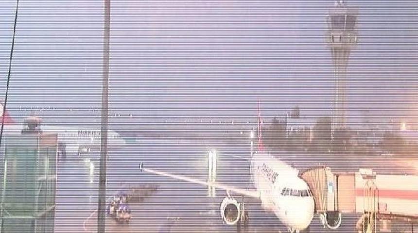 Şiddetli Yağış Hava Ulaşımını Da Etkiledi
