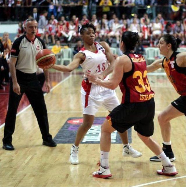 Abdullah Gül Üniversitesi Spor: 54 - Galatasaray Odeabank: 51 3