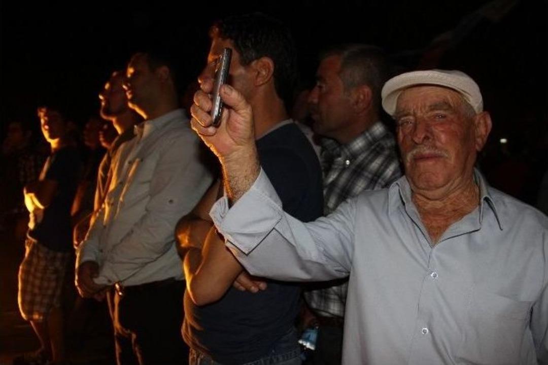 Bakan Zeybekci&rsquo;den Gece Mitingi