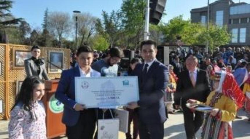 İmkb &Ouml;ğrencisi T&uuml;rkiye &Uuml;&ccedil;&uuml;nc&uuml;s&uuml; Oldu