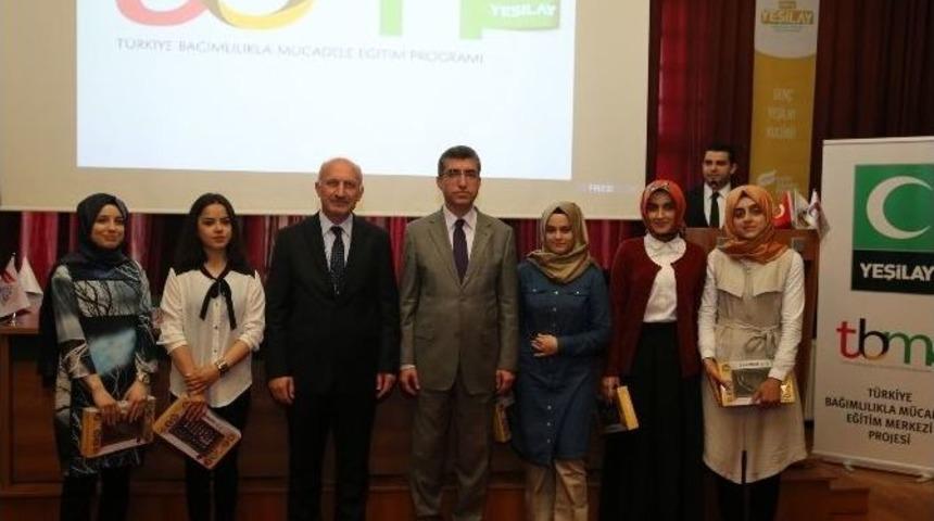 Fsm Vakıf Üniversitesi Yeşilay Akran Ğitimlerinde Birinci Oldu