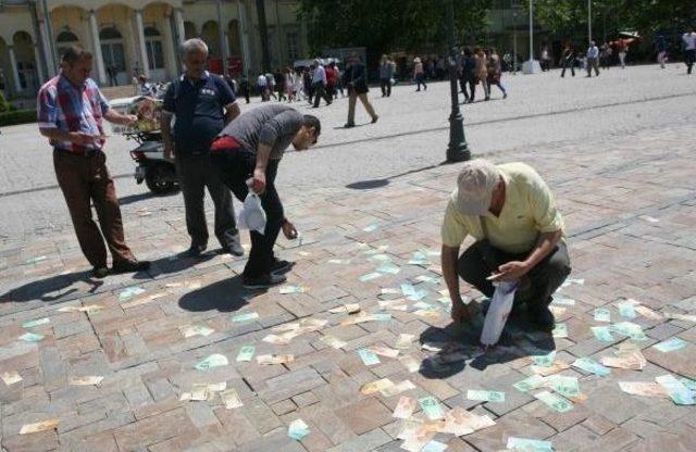 Konak Meydanı'nda Sahte Euro'larla Sevgisili Için Şov Yaptı