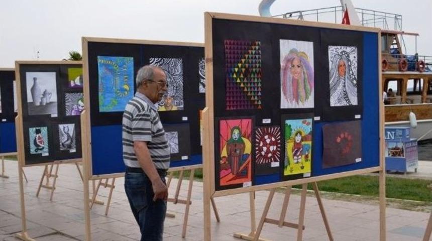 Ayvalık&rsquo;ta Mehmet Akif Ersoy Ortaokulundan Resim Sergisi