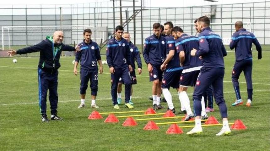 &Ccedil;aykur Rizespor&rsquo;Da Karaman Oyuncularını Motive Ediyor