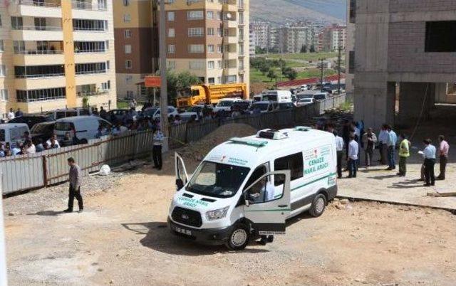 İnşaatın 8 inci Katından D&uuml;şen Iş&ccedil;i &Ouml;ld&uuml; 3