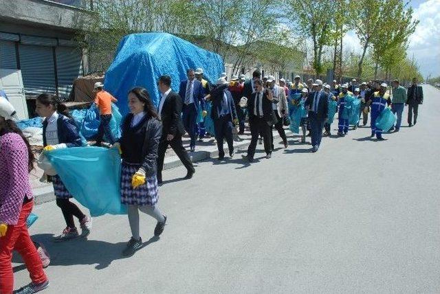 Tuşba İlçe Milli Eğitim Ve Tuşba Belediyesi’nden “temiz Çevre, Temiz Toplum” Kampanyası