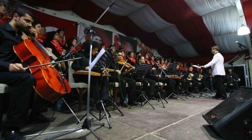 Bayraklı&rsquo;da Şarkılar Anneler İ&ccedil;in S&ouml;ylendi