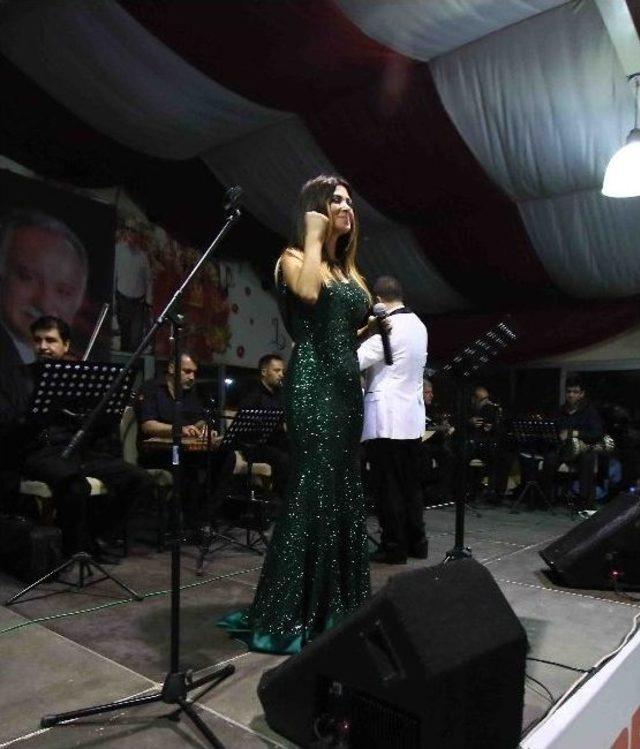 Bayraklı&rsquo;da Şarkılar Anneler İ&ccedil;in S&ouml;ylendi 1