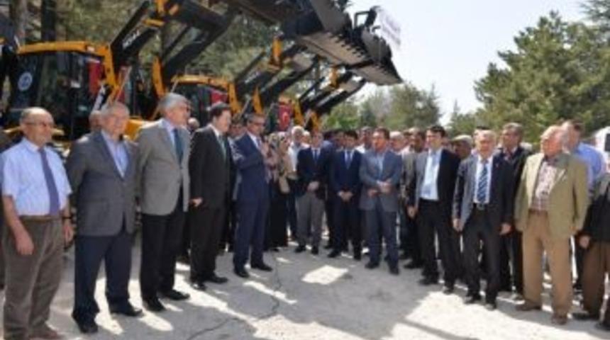 K&uuml;tahya&rsquo;ya 7 Kanal Kazıcı Ve 84 Yangın Su Tankeri Daha