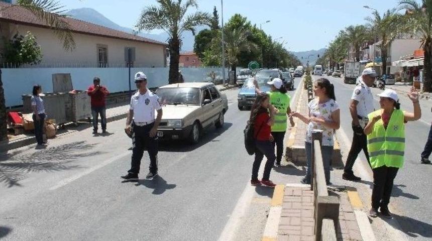 Fethiye&rsquo;de &Ouml;ğrenciler Trafik Polisi Oldu