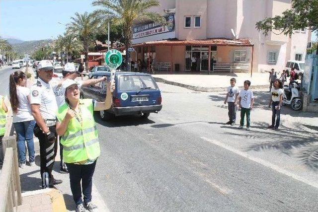 Fethiye’de Öğrenciler Trafik Polisi Oldu