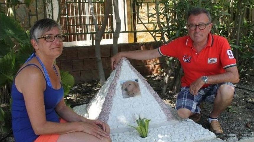 &Ouml;len K&ouml;peğine Mezar Yaptırdı