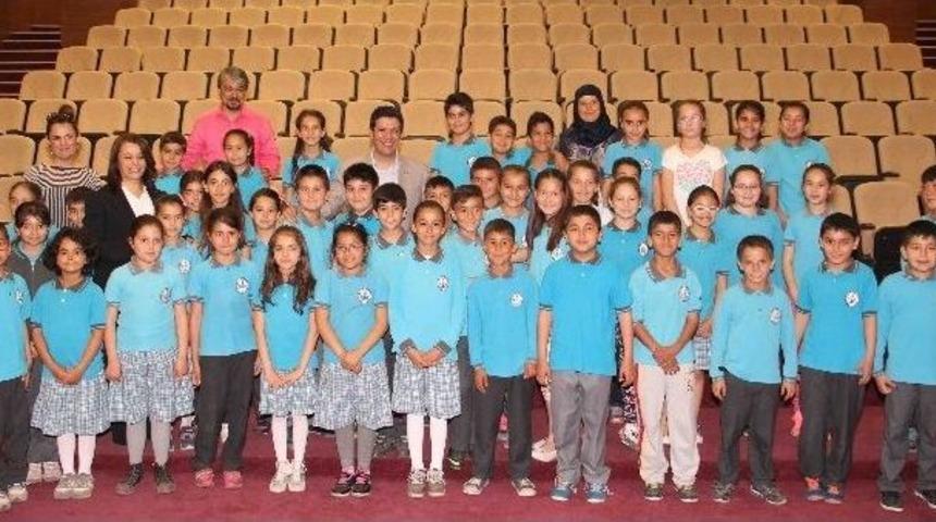 Başkan Gen&ccedil;, İlk&ouml;ğretim &Ouml;ğrencilerine R&ouml;portaj Verdi