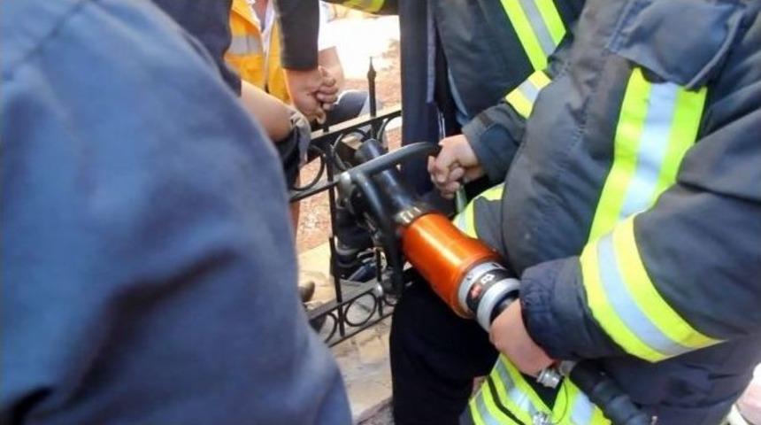 Oyun Oynarken Korkuluk Demiri Bacağına Saplandı