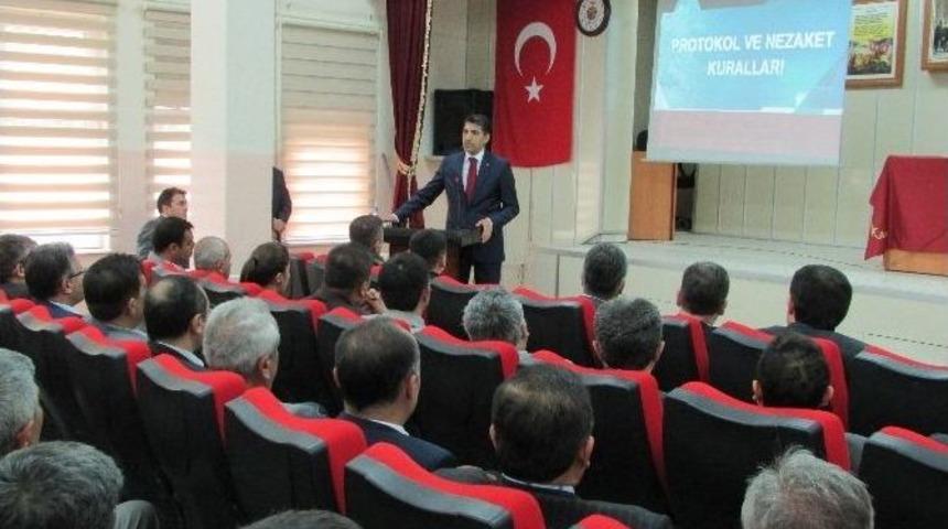 Sandıklı&rsquo;da Kamu G&ouml;revlilerine &ldquo;protokol Ve Nezaket Kuralları&rdquo; Semineri Verildi